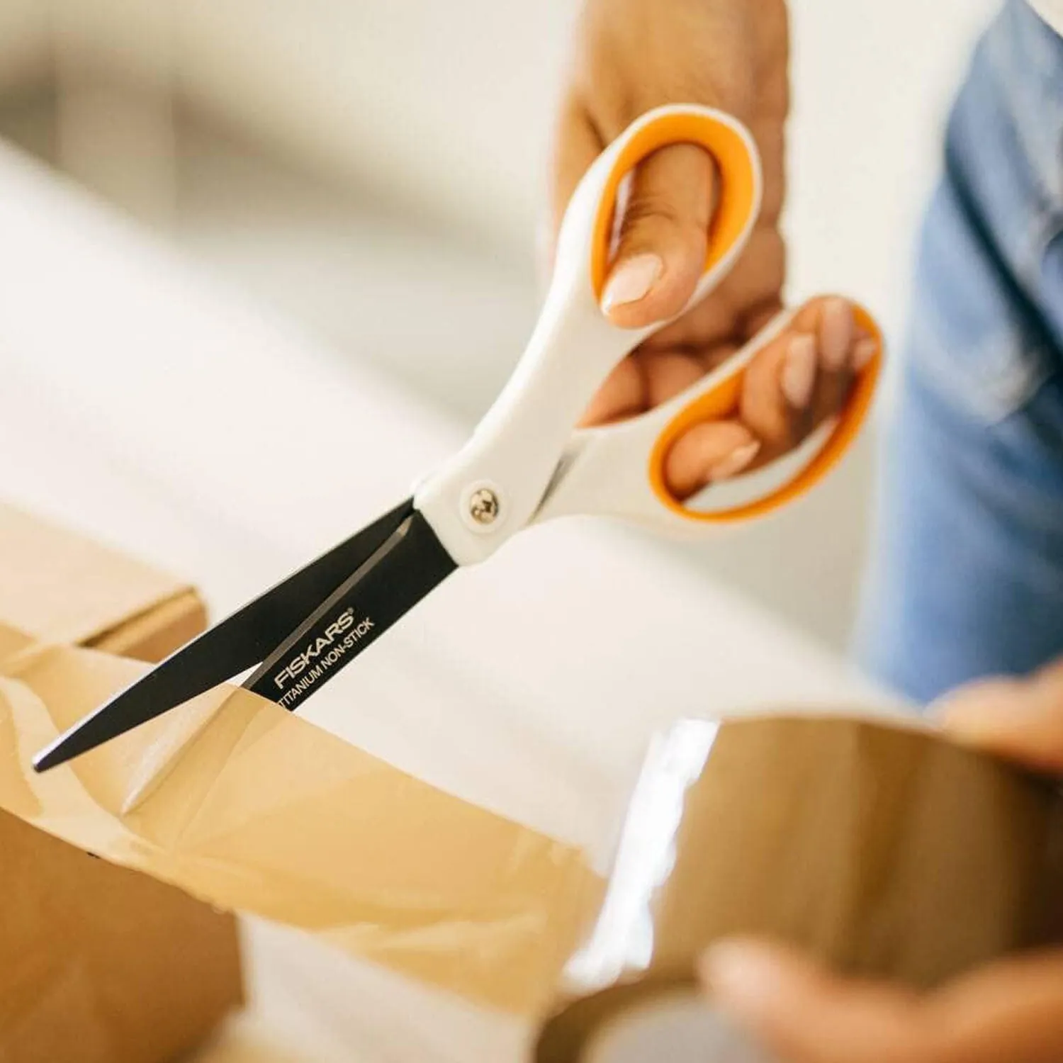 Fiskars Universalschere 5413, antihaft-beschichtete Klingen, ergonomische Griffe 3