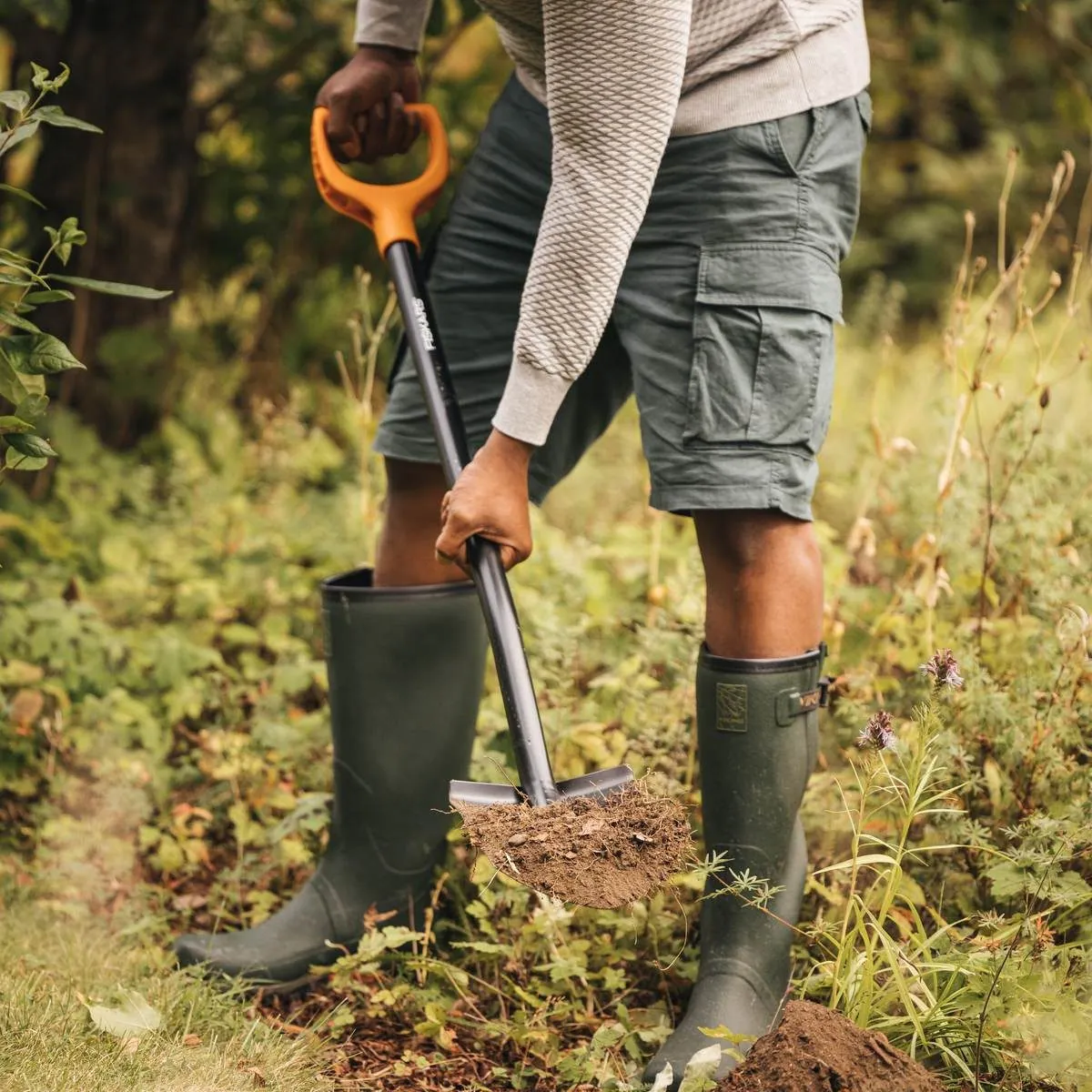Fiskars Solid Gartenspaten spitz, ergonomisch, langlebig, vielseitig einsetzbar 3